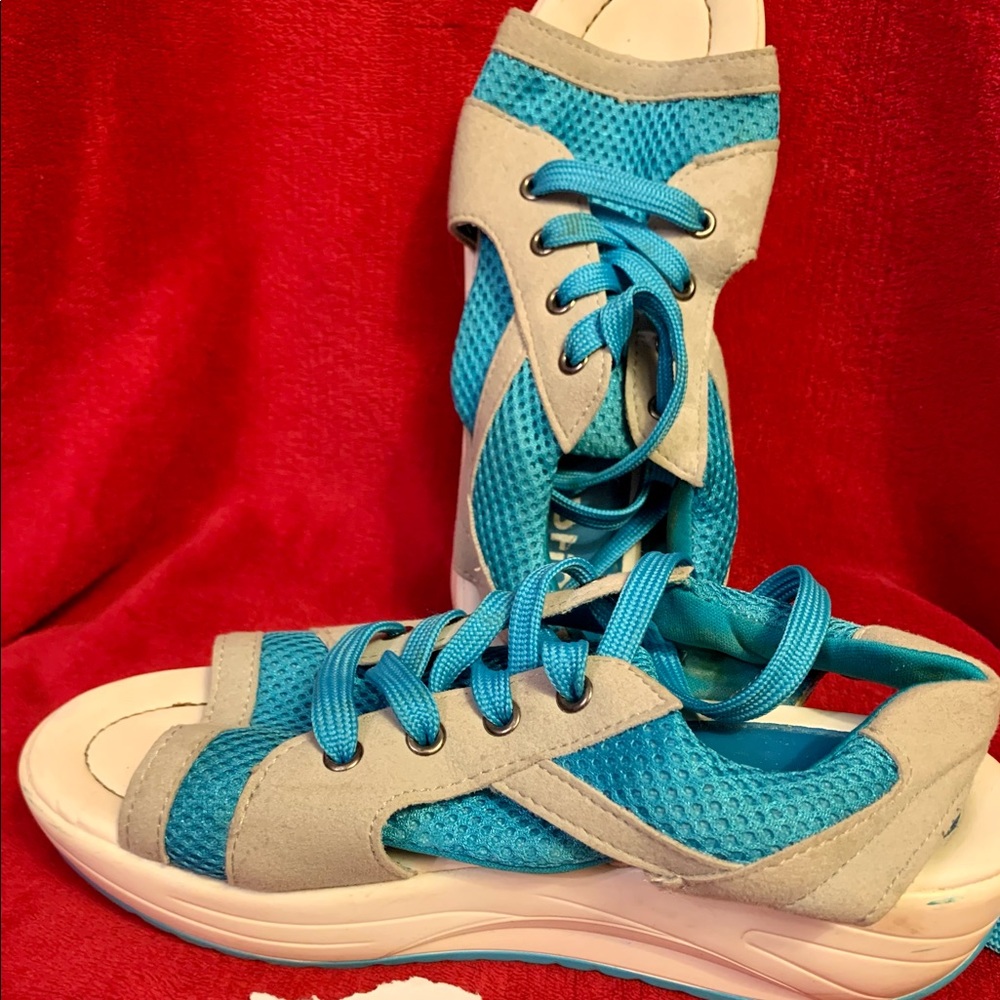 Fashion brand shoe / sneaker combo. Unique womens shoe with open toe. Sz 6